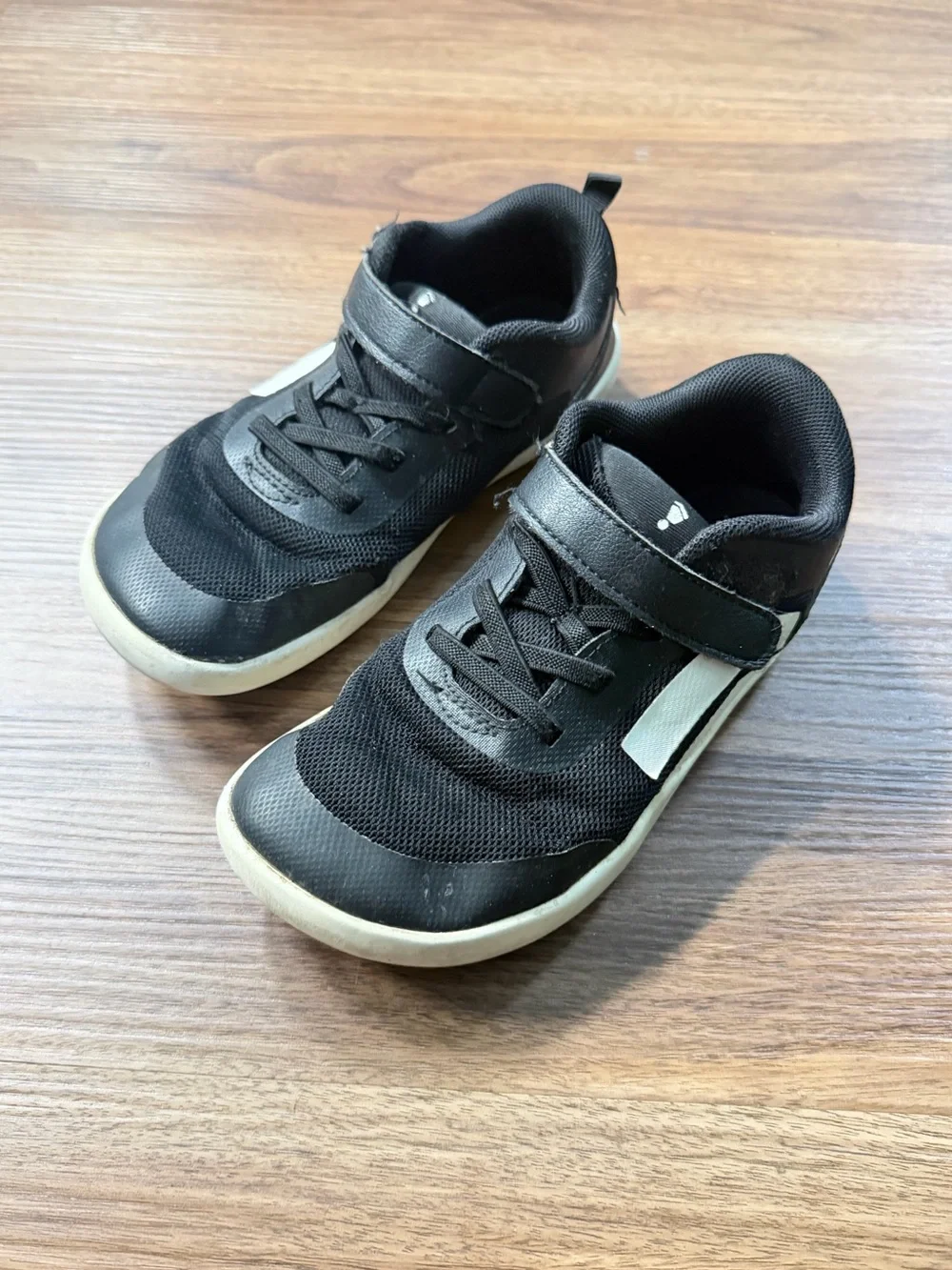 Splay Kids Black & White Athletic barefoot Sneakers - Velcro Closure